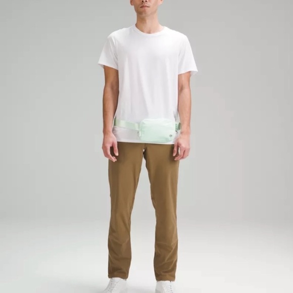 NEW Lululemon Everywhere Belt Bag Mint Moment 1L - Picture 6 of 6